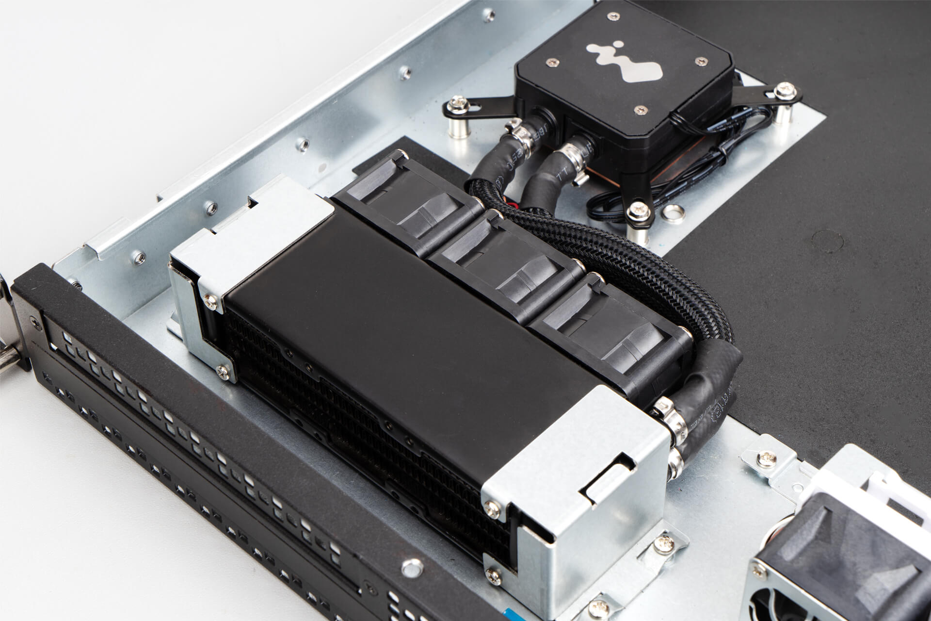 IW-RL100 - server system assembly